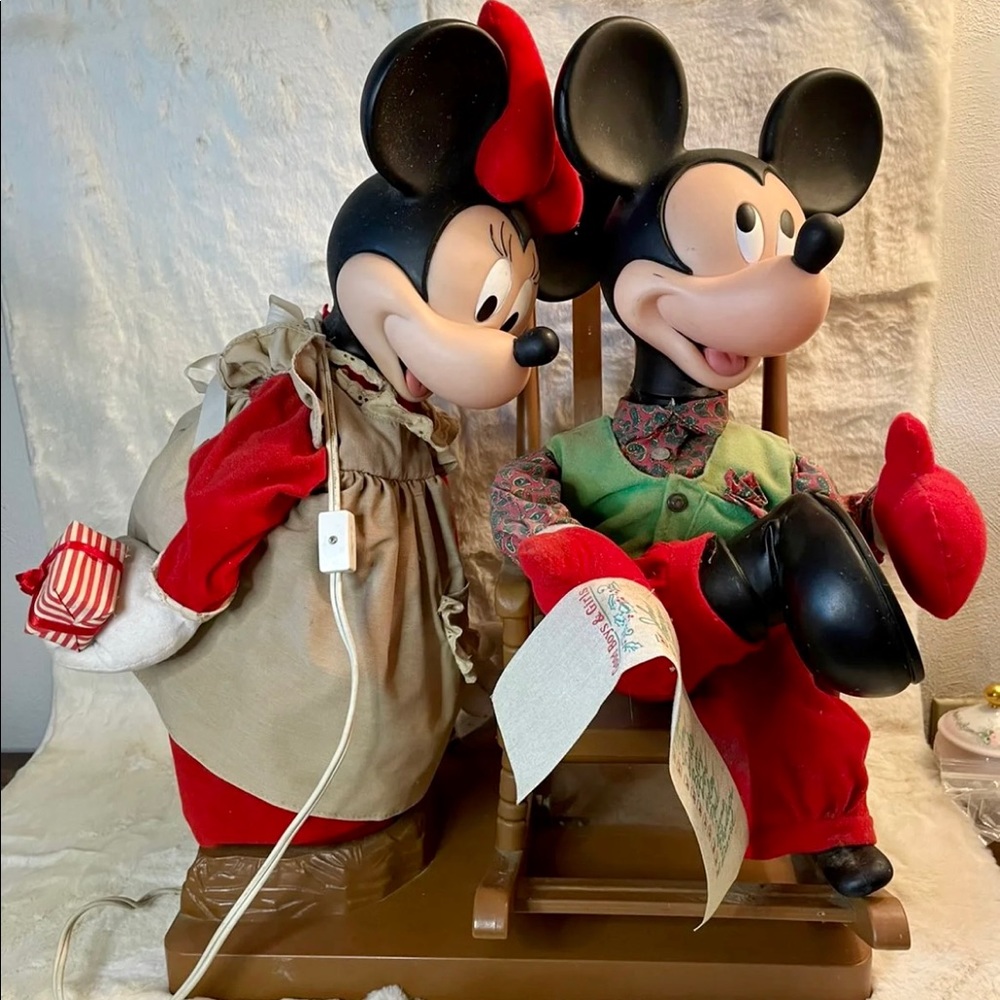 HUGE 23x17 VINTAGE Animated Mickey and Minnie Christmas Display RARE
